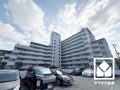 約6帖の和室がリビングに隣接しており、一体利用も可能です。子どもの遊び場、お昼寝スペース、家族のくつろぎ空間にも。和室があると、暮らしの幅がぐんと広がる。