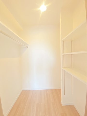 南側洋室にWICあり、お部屋が広々使用できます♪