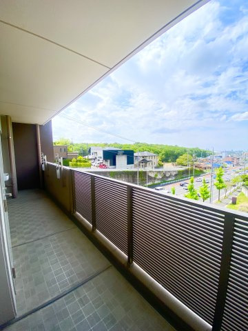 角部屋の特権、眺望の良いバルコニー♪
