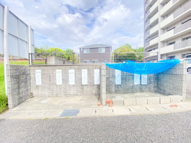 マンション下に共用のゴミ捨て場があり、ゴミ捨ても楽です♪