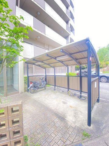 バイク置き場もありますよ♪