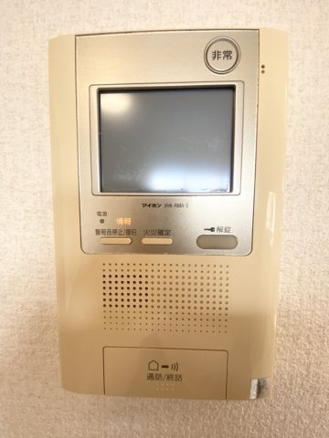 モニター付きインターホンで安心です♪
