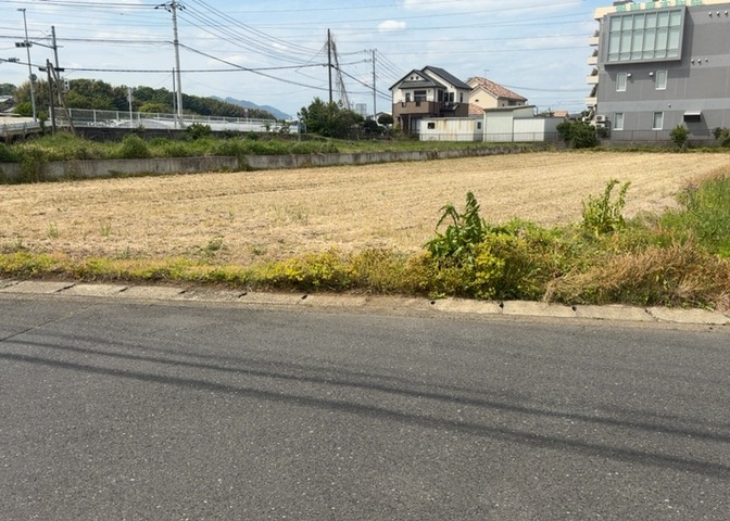 土地探しをしていると都市計画区域という言葉を目にすると思います。法律によって、都道府県知事や国土交通大臣が指定するエリアのことを指しており、都市計画区域は市街化区域と市街化調整区域に分けられています。