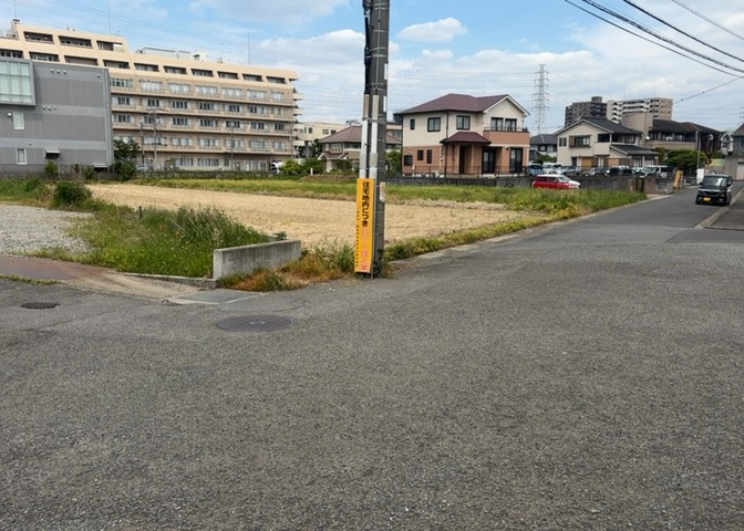 物件の詳細については、現地を見てわかること以外に、役所や法務局などで調べないとわからないことがあります。そのため、現地に行く場合は、もしこの物件を買ったらどのような生活ができるかをイメージしましょう。