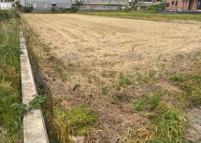 隣家の土地はどうなっているのか、生活利便施設が近くにあるのか、学校まで近いかなど、お客様のライフスタイルにあわせたイメージが重要です。また、近くにあると困る施設が近くにないかも確認するといいでしょう。