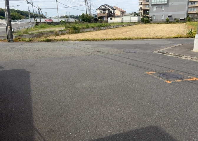 家を建てる前提で土地を探している場合、地盤の丈夫さは譲れない条件の一つです。地盤が脆弱だと追加工事が必要となります。また、過去に地盤沈下や液状化現象を起こした土地は、できるだけ避けた方がいいでしょう。