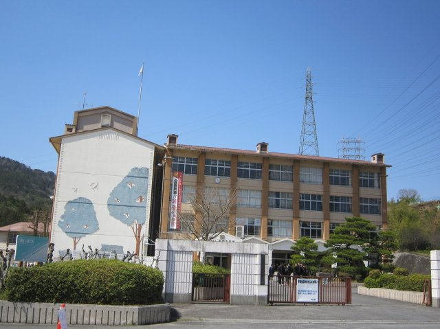 南郷中学校