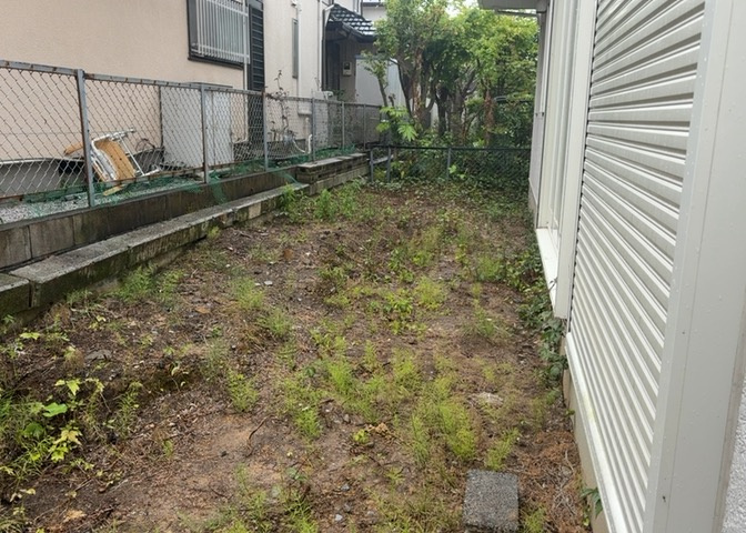庭があることでガーデニングや家庭菜園はもちろん、こどもの遊び場やペットを放して遊ぶことができます。また、家の周囲に余裕があるということです。隣地との間があれば、十分な日当たりと、風通しが確保できます。