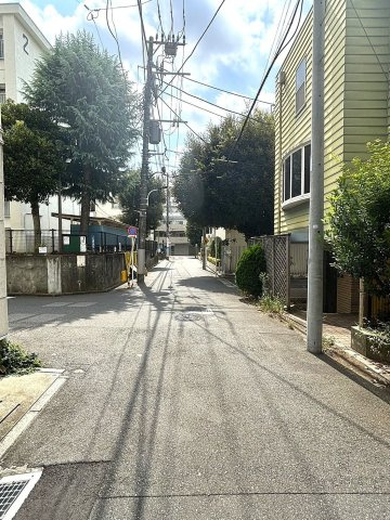 【港区南麻布4丁目の前面道路含む現地写真】