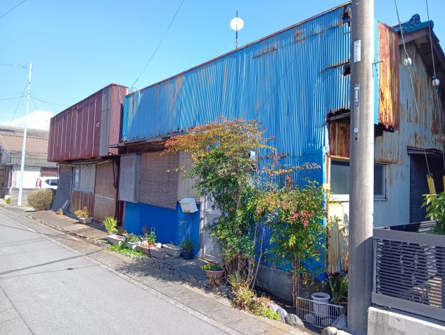 東名高速道路、富士ICまで車で約5分です。多方面へのアクセス良好です！