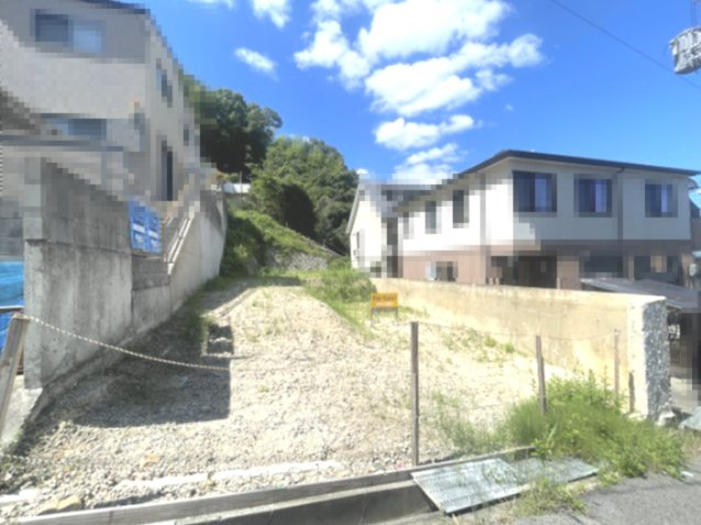 広々とした敷地を活かした多様な建築プランに対応可能です。開放感のある住環境をお求めの方に適した土地です。