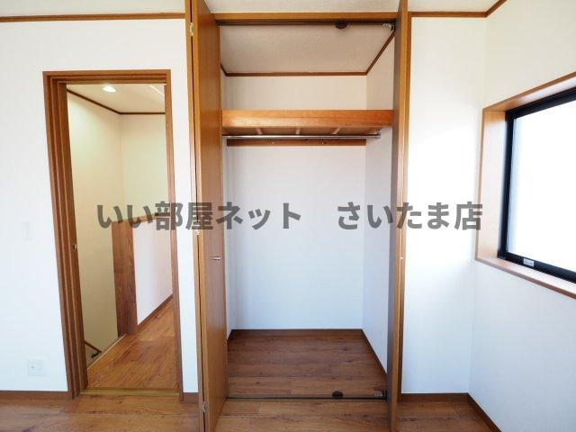 令和5年6月2階北側6帖の洋室です。内装（クロス・床）を張替・重張り。