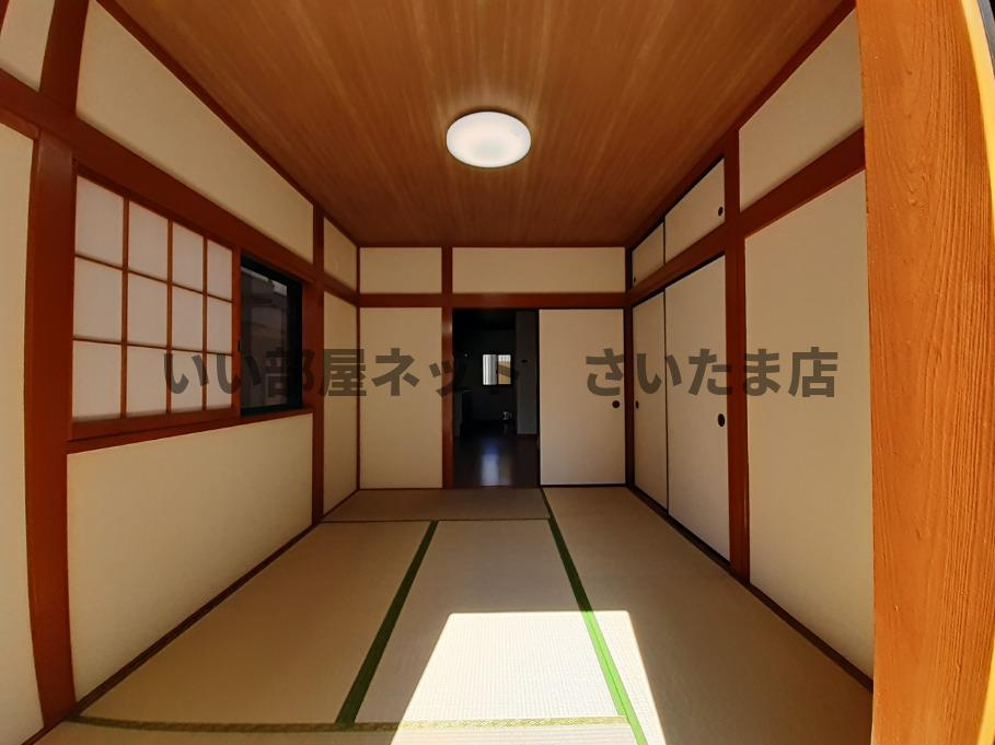 1階の和室6畳のお部屋です。南面に掃き出し窓があり、日当たりも良好です。来客時には客室としてもご利用いただけます。