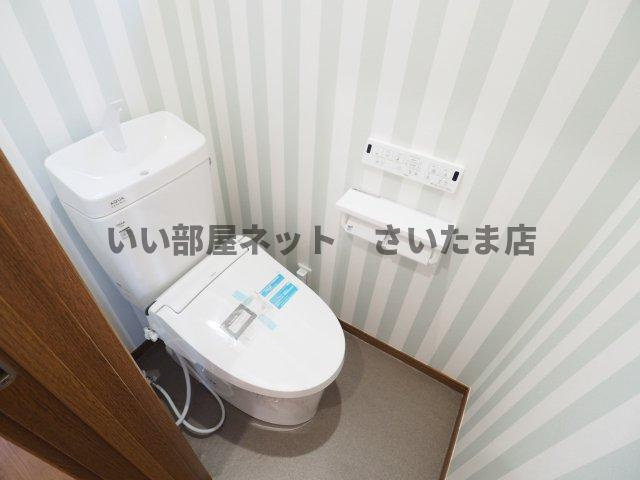 2Fトイレ。令和5年6月　トイレ交換致しました。（クッションフロア・クロスも）