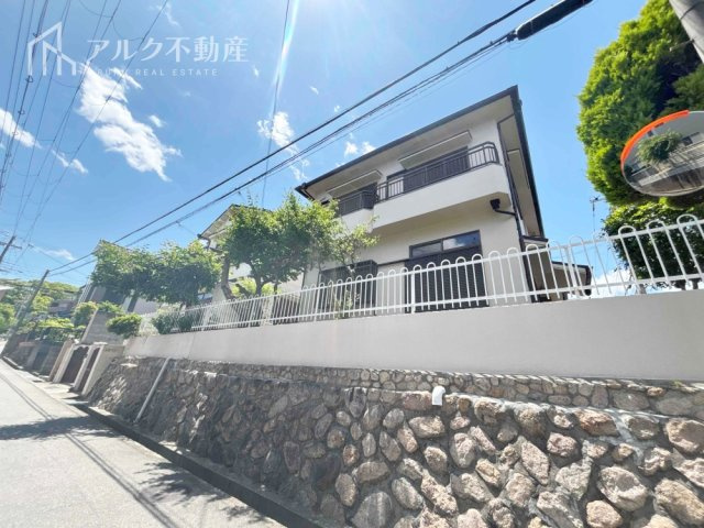 木造瓦葺2階建て
