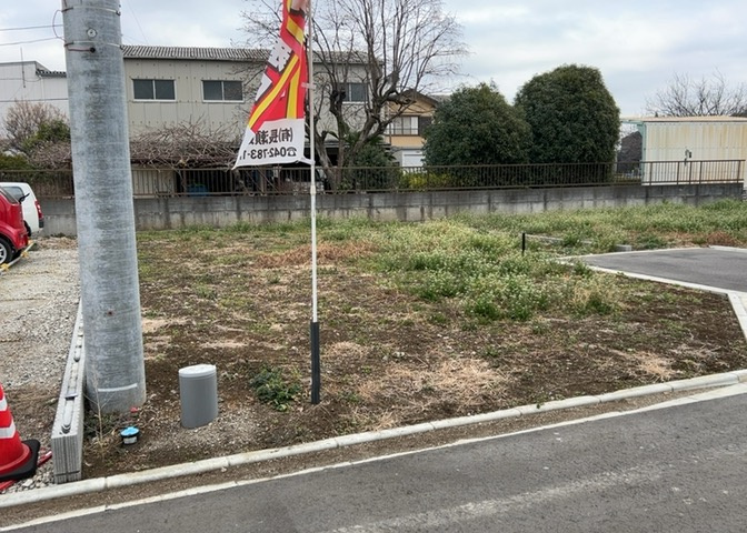 土地の面積＝住宅面積ではありません。建ぺい率の問題などで、土地のある場所によって住宅を建てられる面積は限られています。高さもしかり、「土地」という言葉の中には、建築条件も含まれると考えておきましょう。