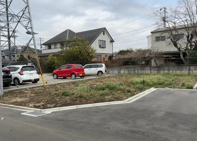 隣家の土地はどうなっているのか、生活利便施設が近くにあるのか、学校まで近いかなど、お客様のライフスタイルにあわせたイメージが重要です。また、近くにあると困る施設が近くにないかも確認するといいでしょう。