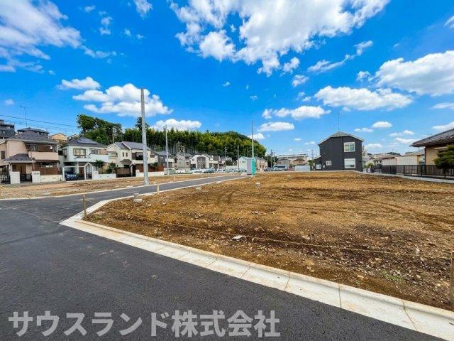 陽当りの良い広々とした敷地で、お庭や駐車スペースなどご希望に合わせたプランが可能です。お子様が泥んこになって遊べるお庭や、家族で食事を楽しめるウッドデッキなど、ご要望を叶えやすいゆとりがあります。　　