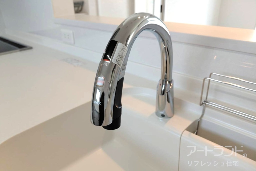 【ハンズフリー水栓】手をかざすだけで水の出し止め可能、衛生的で節水にもつながります