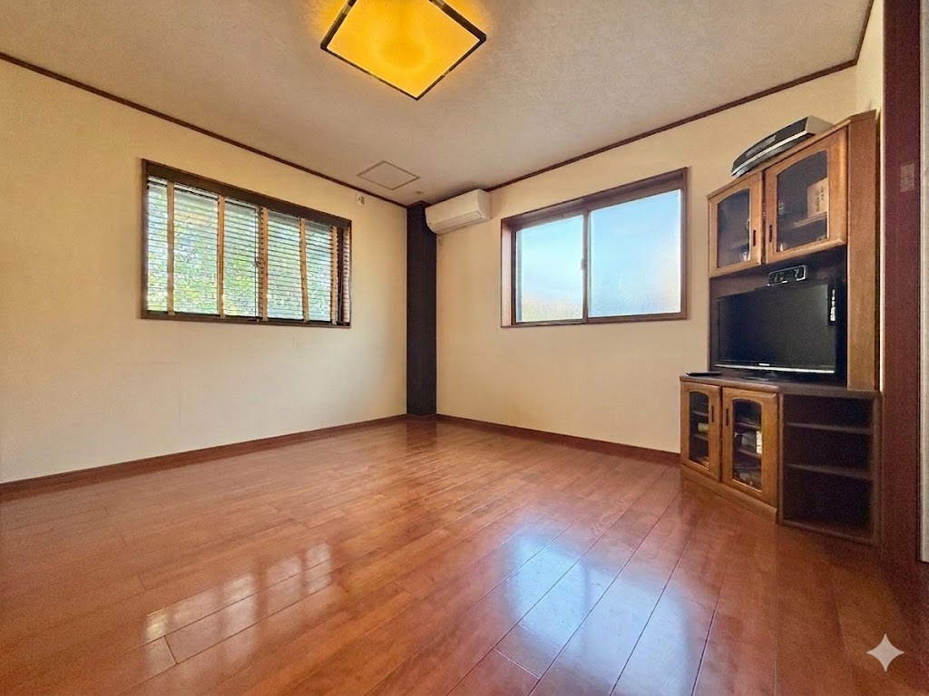 1F　約9.6帖のお部屋は2面採光で明るく木のぬくもりを感じられる空間でゆったりと過ごせます。