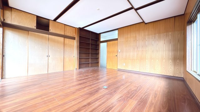 1Ｆ南側洋室の別角度になります♪