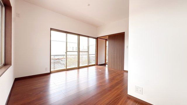 2Ｆ東側洋室の別角度になります♪