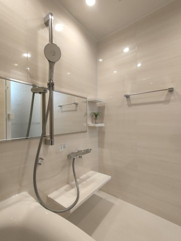 【浴室】　浴室はお湯張りや追い焚き、湯量・温度の調節など、ワンタッチで行うことができます！