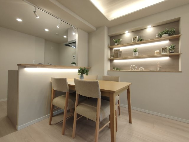 【LDK　約12.2帖】　家族の集まる空間にふさわしい、ゆったりとした空間です。