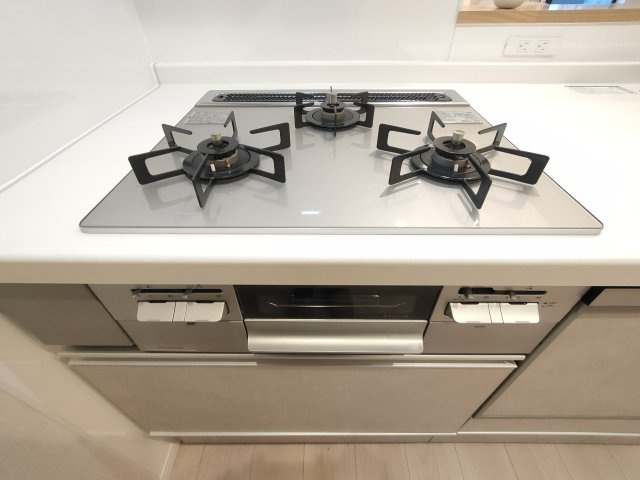 【コンロ】　3口ガスコンロでお料理もはかどりそうです。