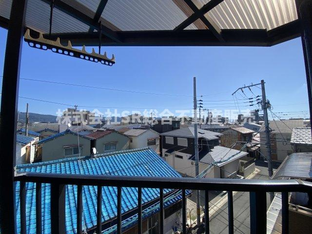 閑静な住宅街です。生駒山が見えます！