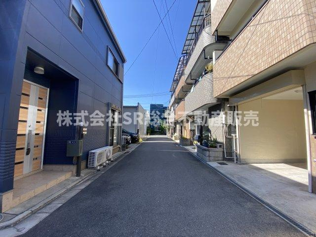 前面道路含む現地写真です