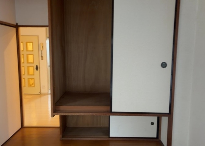 デザイン性を重視しすぎて収納が少なかった！なんてことにならないため、事前に現地で収納の数を確認しておくことをお勧めします。クローゼット以外にも床下収納や屋根裏収納、パントリーなどもチェックしましょう。