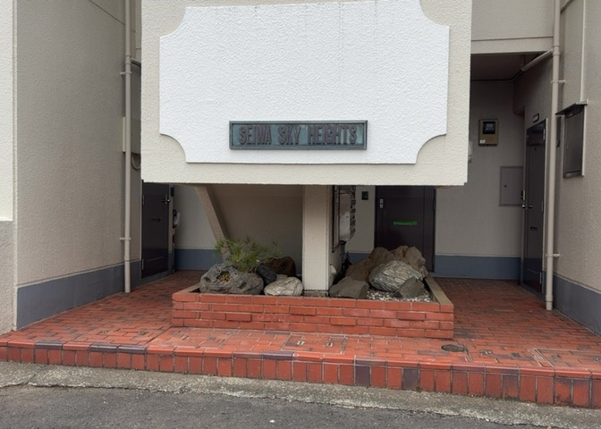 マンションのエントランスには、もともと風よけや防犯の役割がありますが、マンションによって宅配ボックスなどの設備が備わっている所もあります。日々の生活をイメージしながら生活しやすさをチェックしましょう。