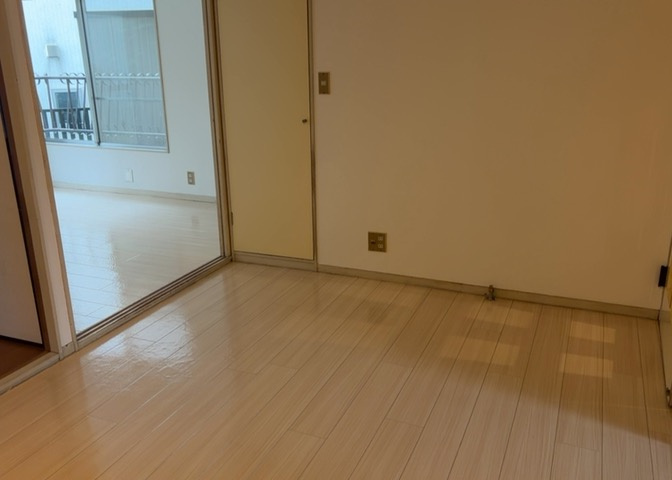 リビングの間取りの種類は大きくわけてリビングとダイニングが別になっているタイプ、リビングダイニング一体型です。どちらも一長一短ですので、家を選ぶ時はその両面をチェックして決めるようにしましょう。