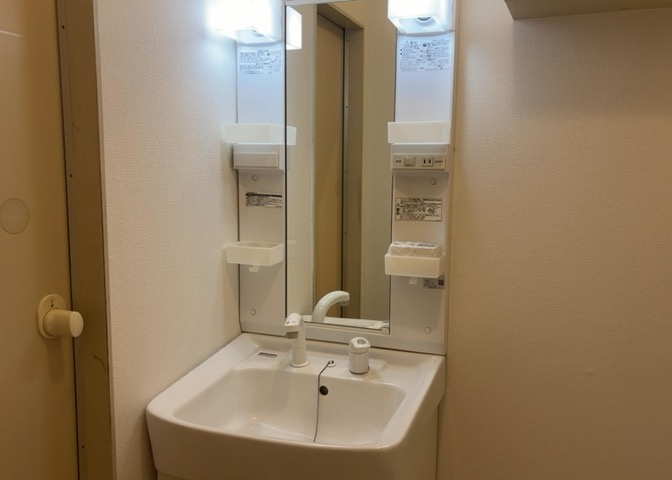 洗面化粧台では顔を洗ったり、身だしなみを整えることが本来の使い方ですが、用途によっては洗面化粧台に求められる機能が違ってくるため、ご自身や家族のライフスタイルに合ったものを選ぶことをおすすめ致します。