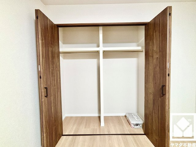 新たに家具を買わなくても良いので、ハンガーパイプ付きのクローゼットは嬉しいですね。