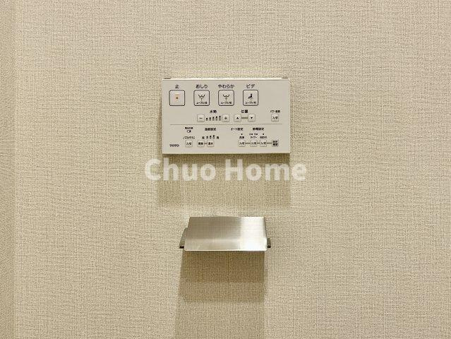 【ウォシュレット】清潔に使いたいお手洗いには最適な設備です。もちろんウォームレットも標準装備です。