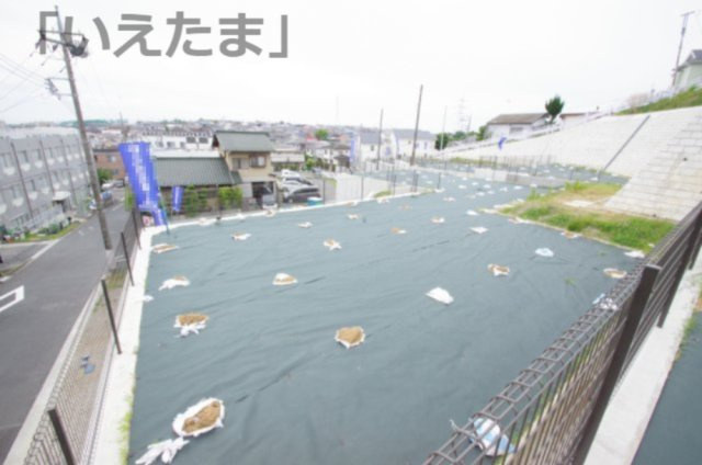 東南、南西の角地、道路は6m×6m（ともに公道）