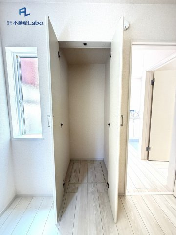 ●納戸●　普段使わないけど捨てられないものなどをまとめてしまえる。クローゼットだと溢れてしまうものが、納戸があると生活スペースがスッキリします♪