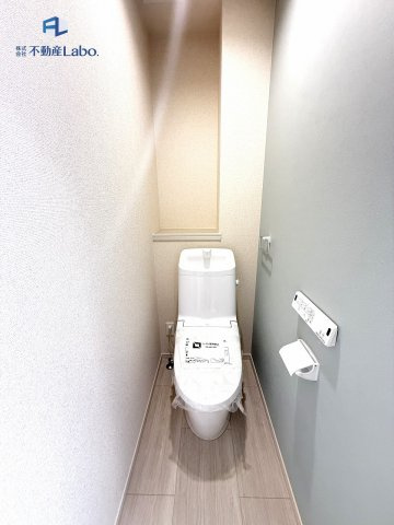 ●トイレ●　1階、2階それぞれに温水洗浄便座となっております♪