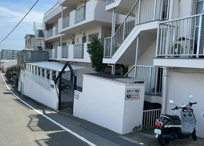 外観はマンション管理がされているかの目安になります。築年数が古いと、壁面は劣化してひび割れが生じることも！建物が古びていても細かいところが修繕されていると、きちんと管理されているなぁと感じるでしょう。