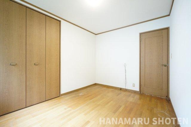 コンパクトで使いやすい洋室です