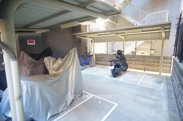 【バイク置き場】