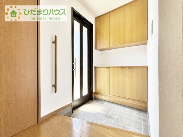 スニーカーマニアも納得の天井まであるシューズボックス!(^^)!