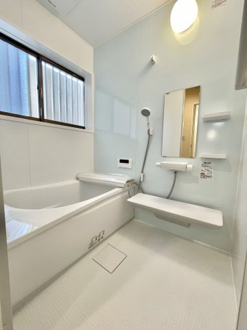 ベンチバス仕様で小さなお子様にもお年寄りにも安心してバスタイムを楽しめます。