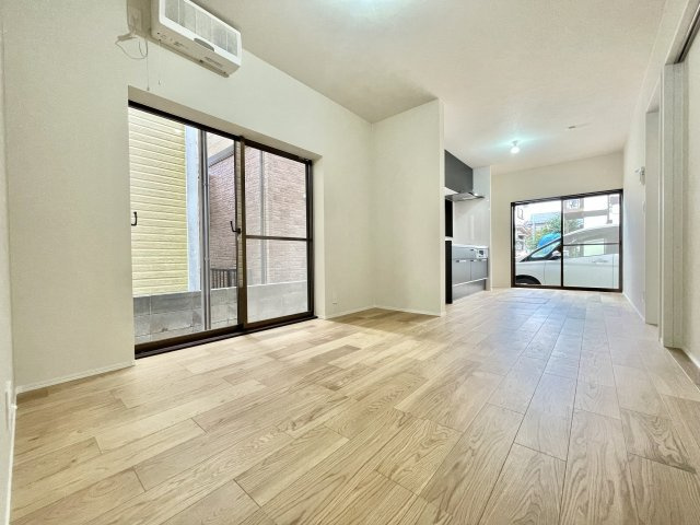 光溢れる安らぎの空間。キッチンとも一体感も演出しご家族との会話も弾みます。