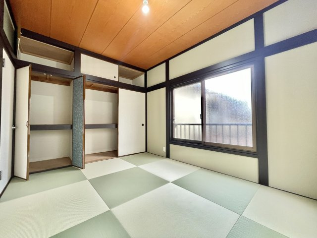 来客時や一息つきたいときなどに利用できる用途多様な空間の和室がございます。