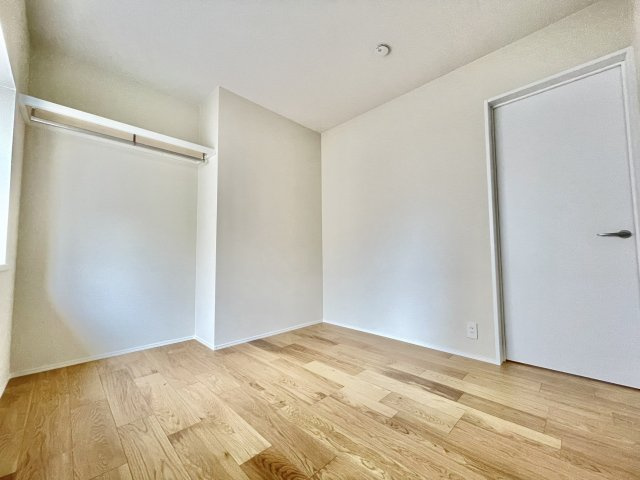 子供部屋には十分の広さです。収納もあるので、勉強机もベッドも十分に配置可能な空間！