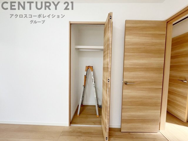衣類やアクセサリー、小物類の収納が便利で整理整頓がしやすく、部屋の美観を保ちつつ、スペースを最大限に活用できます。衣服のしわやダメージを防ぎ、長持ちさせることができます。