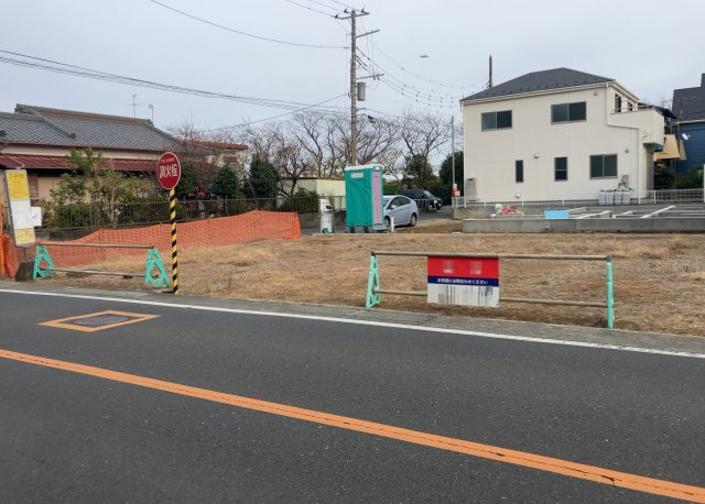 土地の形が極端に長細かったり、狭小地、あるいは道路との高低差がある傾斜地だった場合、後々売ろうとしても買い手がつかない場合もあります。後々、売却することになった時に価値の下がらない土地を選びましょう。